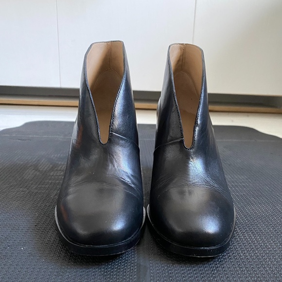 Willow All Leather Vamp Ankle Bootie - Picture 4 of 8